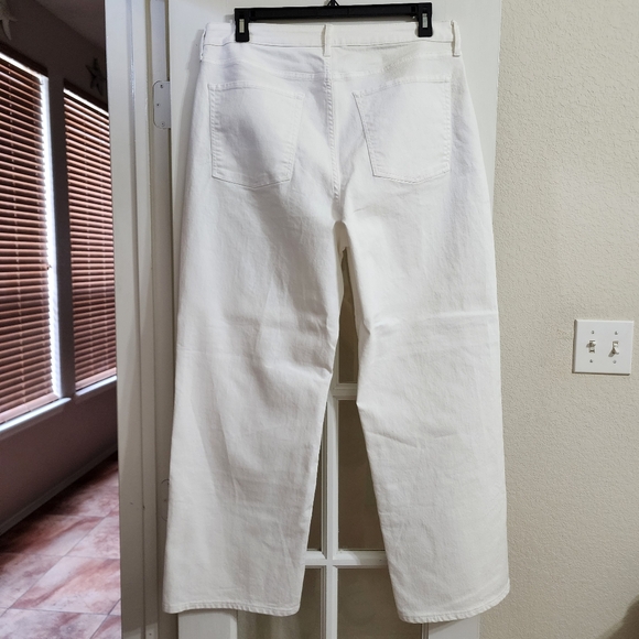 NWT Old Navy High Rise Wow Wide Leg White Jeans Size 18 Women’s Denim - Picture 3 of 16